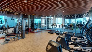Fitness facility - Brand New Modern Studio, Burj Khalifa View Pool (Dubai)