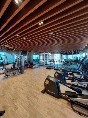 Fitness facility - Brand New Modern Studio, Burj Khalifa View Pool (Dubai)