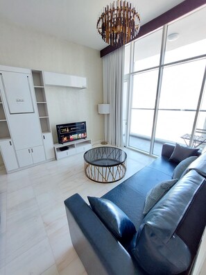 Living room - Brand New Modern Studio, Burj Khalifa View Pool (Dubai)