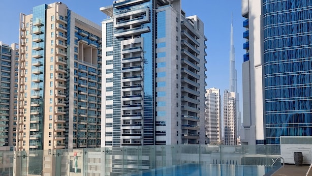 Pool - Brand New Modern Studio, Burj Khalifa View Pool (Dubai)