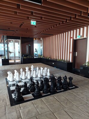 Meeting facility - Brand New Modern Studio, Burj Khalifa View Pool (Dubai)