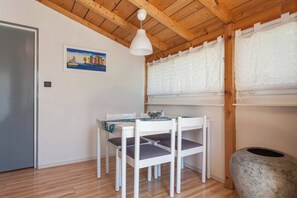 Apartment, 1 Bedroom, Terrace, City View | Dining