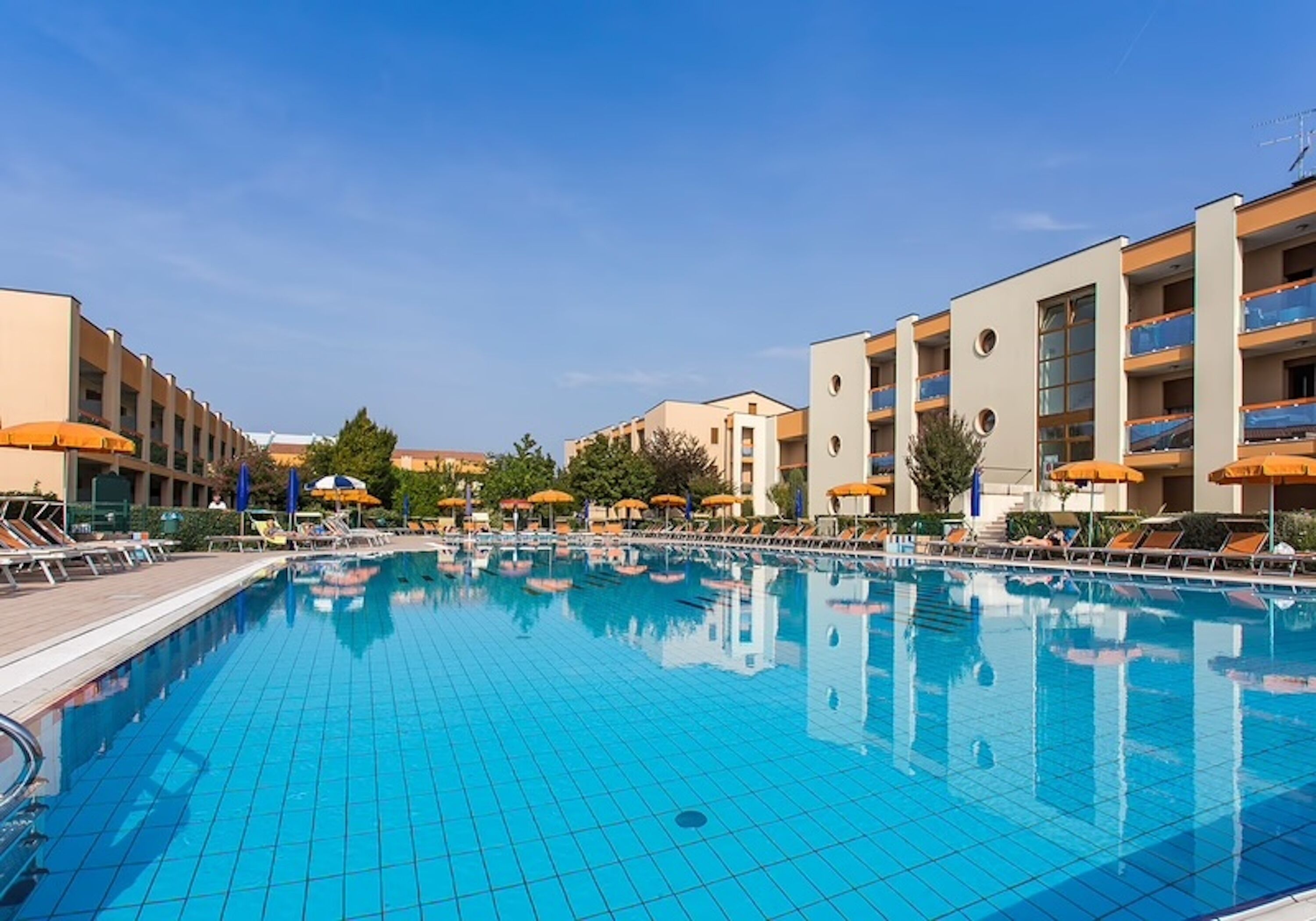 Villa, 2 habitaciones, balcón | Alberca | Alberca al aire libre 