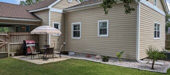 Spacious Family Home with Outdoor Space. One mile to downtown