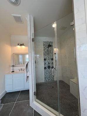Combined shower/tub, hair dryer, towels, soap