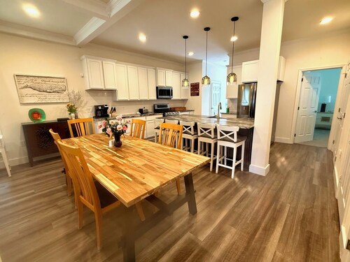 Bright beach house w/ Private Pool on Trolley loop