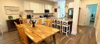Bright beach house w/ Private Pool on Trolley loop