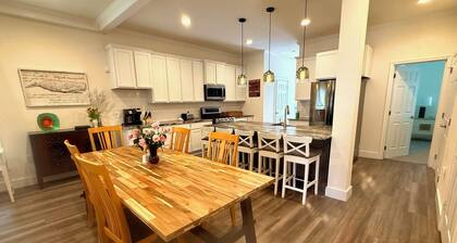 Bright beach house w/ Private Pool on Trolley loop