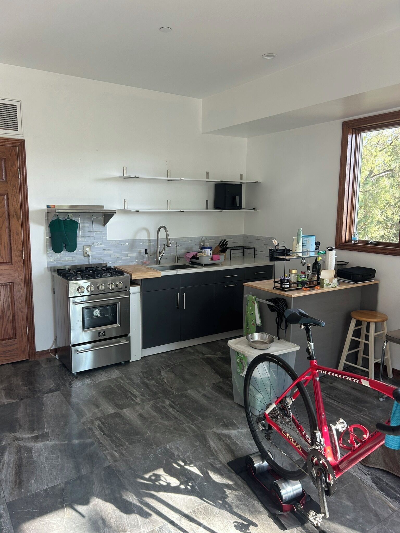 Coffee/tea maker, fridge, microwave, electric kettle