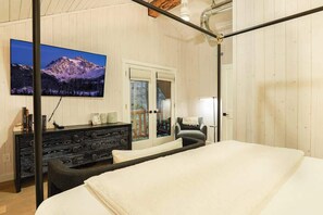 4 bedrooms, iron/ironing board, travel crib, free WiFi