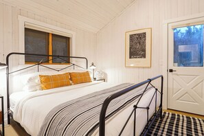 4 bedrooms, travel cot, free WiFi, bed sheets