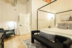 4 bedrooms, travel crib, free WiFi, bed sheets - Luxe Mt Baker Retreat | Hot Tub, Balconies & Bunks (Glacier)