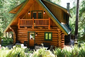 Exterior - Luxe Mt Baker Retreat | Hot Tub, Balconies & Bunks (Glacier)