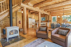 Smart-TV, Kamin, DVD-Player, Bücher