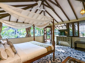 Desk, laptop workspace, free WiFi, bed sheets