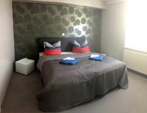 1 chambre, bureau, Wi-Fi, draps fournis