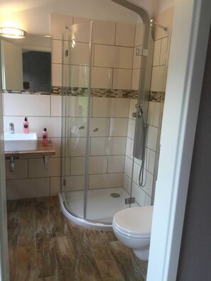 Haartrockner, Handtücher, Toilettenpapier