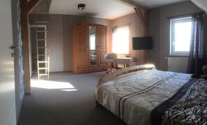 2 slaapkamers, een bureau, wifi, beddengoed