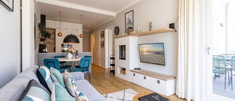 Televisión y chimenea