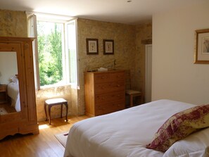 4 عدّة غرف نوم ومكواة/لوح كي وسرير سفر وواي فاي مجانًا