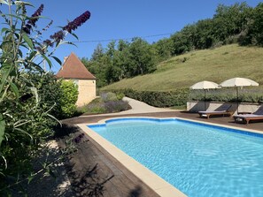 حمّام سباحة خارجي، حمّام سباحة مُدفَّأ