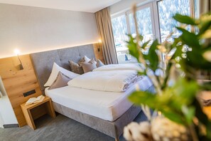 1 bedroom, in-room safe, desk, travel cot