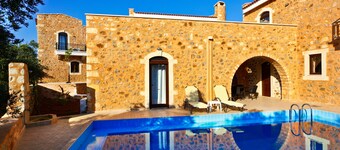 3 bedroom villa with private pool