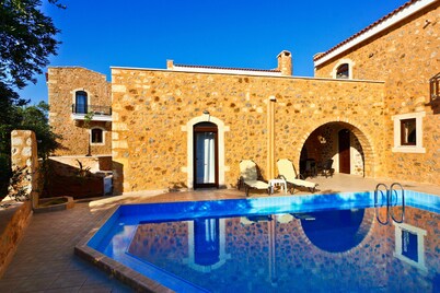 3 bedroom villa with private pool