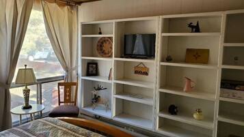 1 bedroom, desk, free WiFi, bed sheets