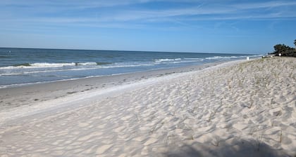 Luxury Spacious 6 bedrooms Private Pool Spa 2 miles to Beach W/Heated huge pool