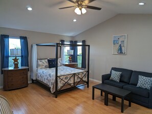 6 bedrooms, desk, iron/ironing board, free WiFi