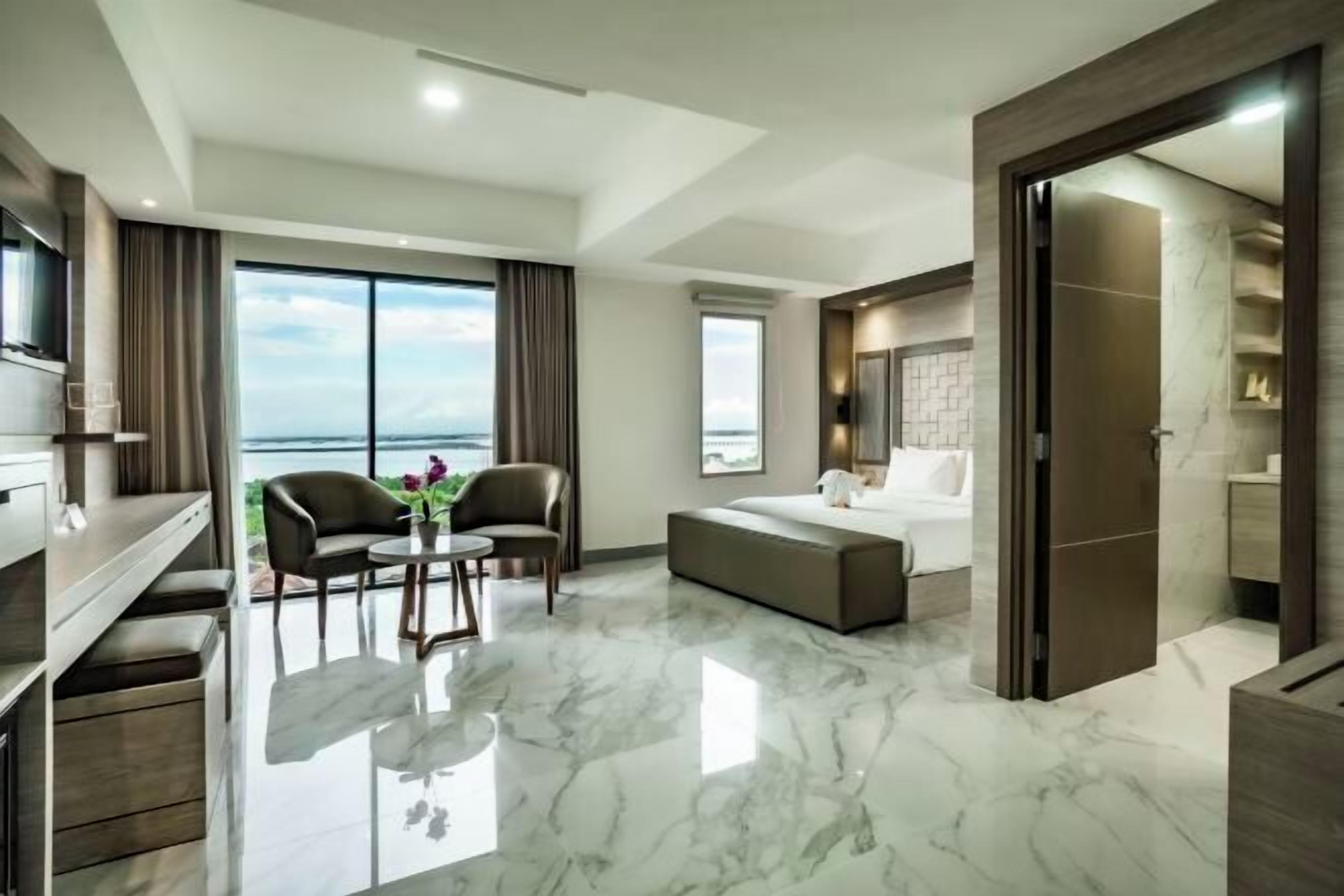 In-room safe, desk, free WiFi, bed sheets