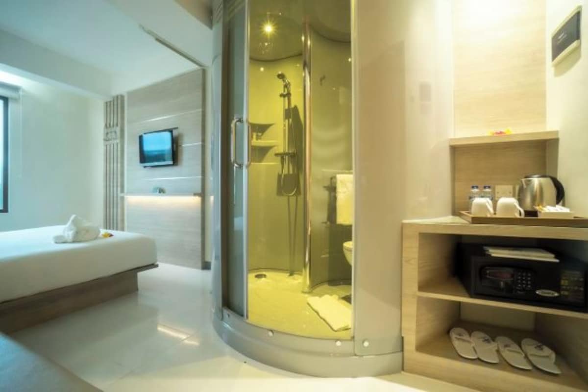 In-room safe, desk, free WiFi, bed sheets