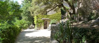 18th-century Provencal country house on the banks of the Argens river, set in 2 ha of land