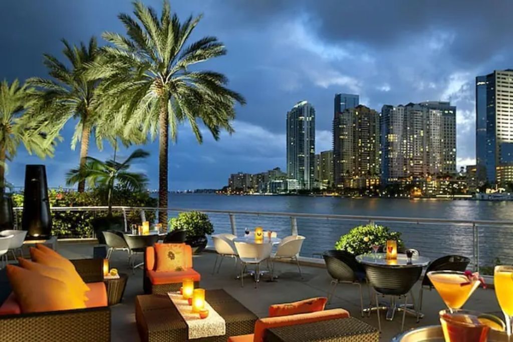 MIAMI THE BEAUTIFUL- GOLF VIEW- SUNSHINE AND FUN