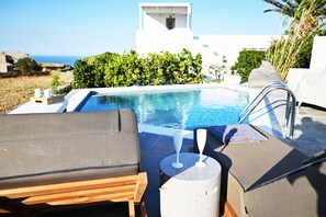 Piscine extérieure en saison