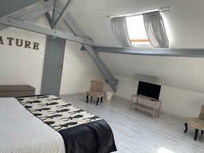 1 dormitorio, escritorio, cuna de viaje y wifi