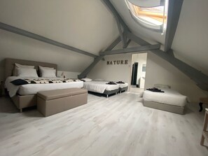 1 多间卧室、办公桌、旅行婴儿床、WiFi