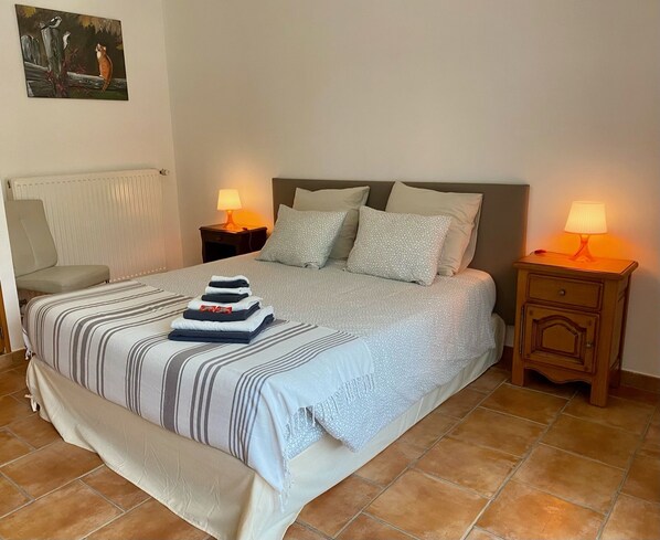 1 غرفة نوم ومكتب وسرير سفر وواي فاي مجانًا