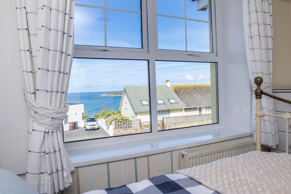 8 bedrooms, in-room safe, iron/ironing board, travel crib