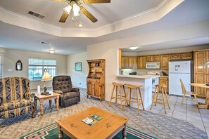 TV, fireplace - Family Alba Home w/ Boat Dock on Lake Fork! (Alba)
