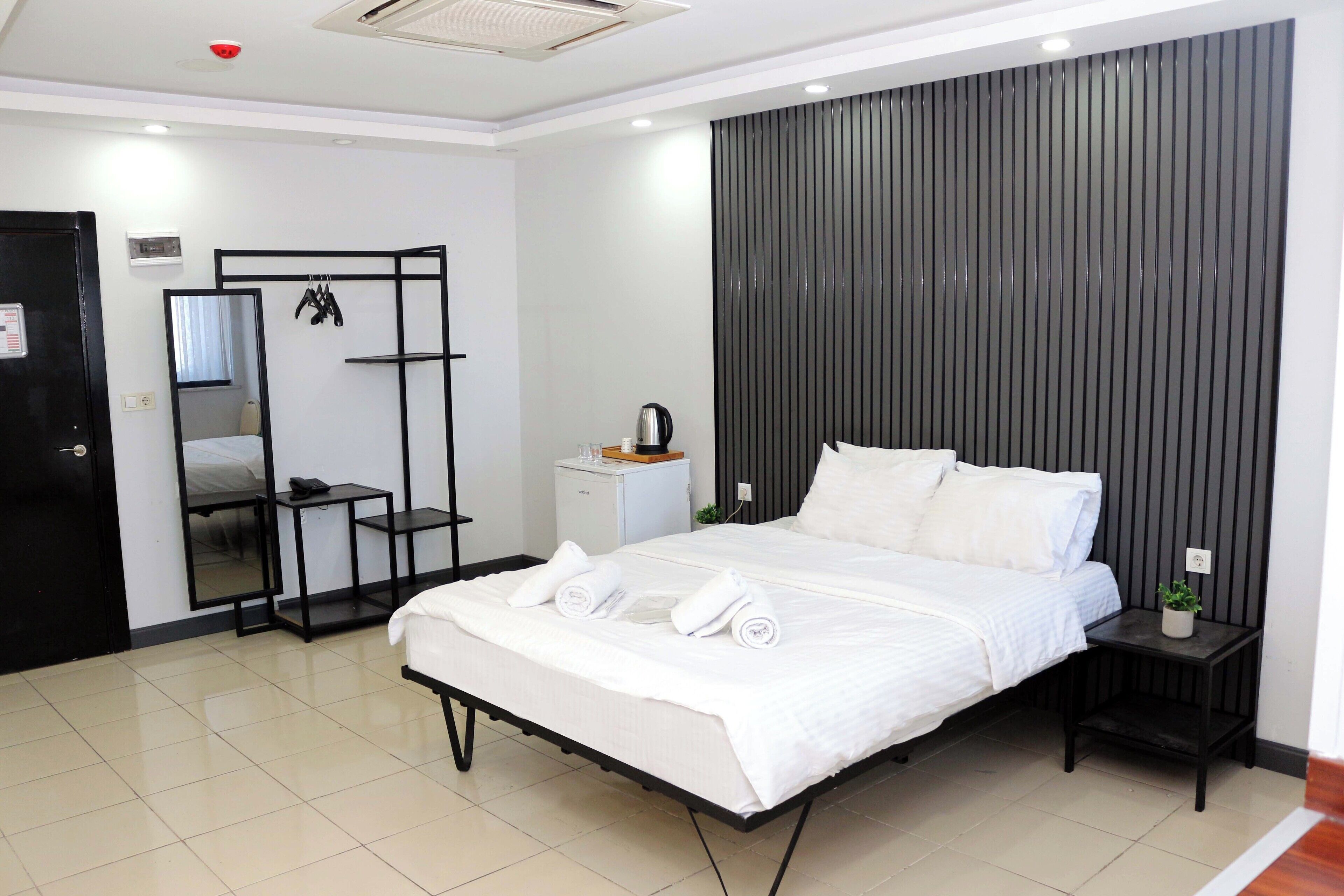 Minibar, desk, laptop workspace, WiFi (free)