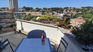 Outdoor dining - Large studio with luxury terrace, full village view and close to the sea (Carry-le-Rouet)