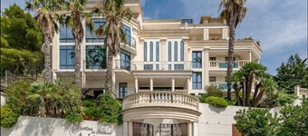 Large studio with luxury terrace, full village view and close to the sea