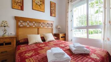 3 bedrooms, iron/ironing board, travel crib, free WiFi