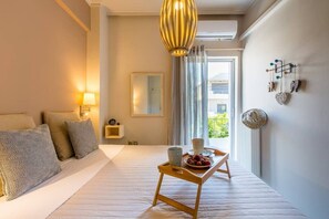 Iron/ironing board, travel cot, WiFi