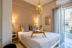 Iron/ironing board, travel cot, WiFi