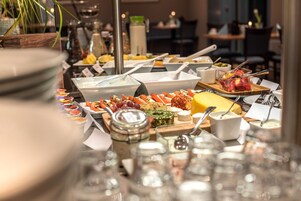 Buffet breakfast on weekdays (EUR 12 per person)