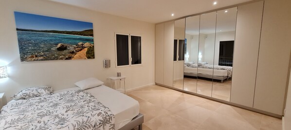 2 chambres, fer et planche à repasser, lit parapluie, Wi-Fi gratuit