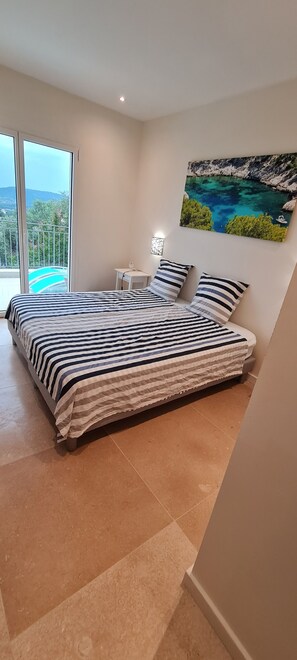 2 bedrooms, iron/ironing board, travel cot, free WiFi